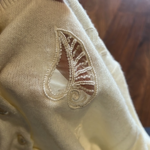 Creamy White Vintage Seashell 1950s Style Pearl Button Cardigan small-medium - Picture 5 of 10